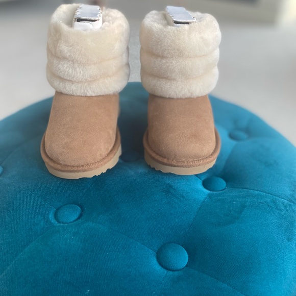 New in box Fur Chestnut UGG Boots - Girls 8T - Picture 2 of 5